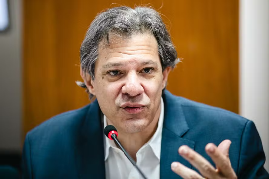 Dólar fecha no maior valor desde março de 2021 após fala de Haddad