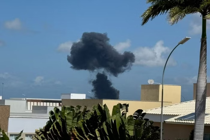 Caça F-5 da Força Aérea Brasileira cai em Natal. Piloto se ejeta. Veja