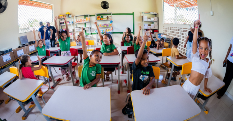 Paraíba recebe investimento para aplicação de internet gratuita em escolas