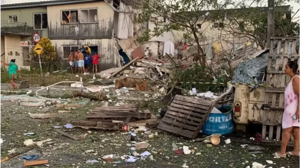 TRAGÉDIA: em Maceió, prédio desaba após explosão e deixa 3 pessoas mortas