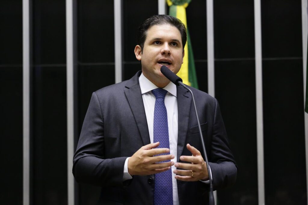 Motta soma apoios de 324 deputados; cúpula da Câmara pode ter PL, PP, PT e MDB