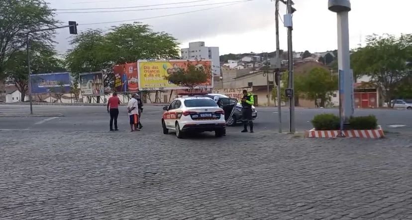 NESTA MANHÃ: colisão é registrada na avenida Floriano Peixoto, em Campina Grande/PB