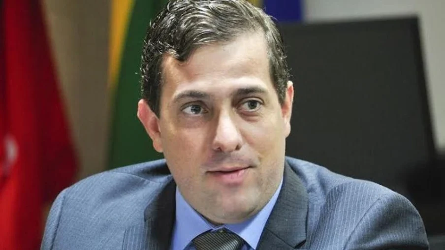 Após críticas, deputado Gervásio Maia decide assinar PEC do 6x1