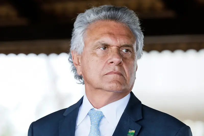 Juíza eleitoral declara Ronaldo Caiado inelegível por oito anos e cassa prefeito de Goiânia