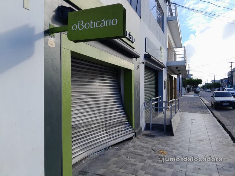 Ladrões invadem loja de perfumes e fogem em carro roubado em Mamangupe