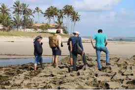 Equipe inicia pesquisas para coibir erosão e avanço do mar em Baía da Traição