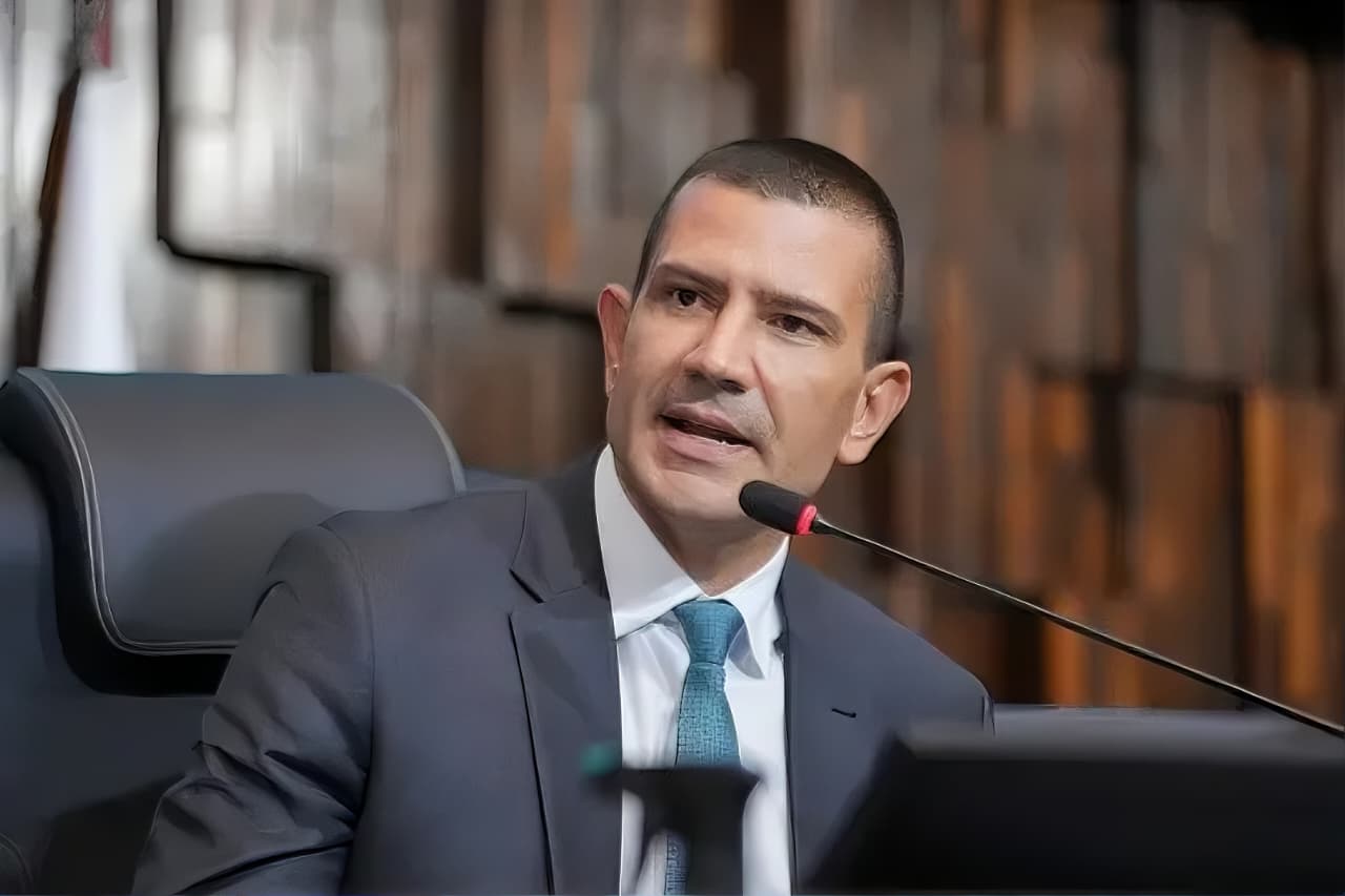 Douglas Ruas é eleito presidente da Alerj com 45 votos